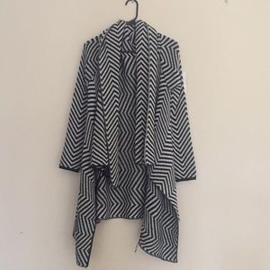 Black and White Zig-Zag Design Cardigan